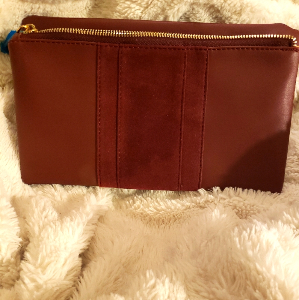 NWOT Maroon/Burgundy Summer & Rose Large Clutch